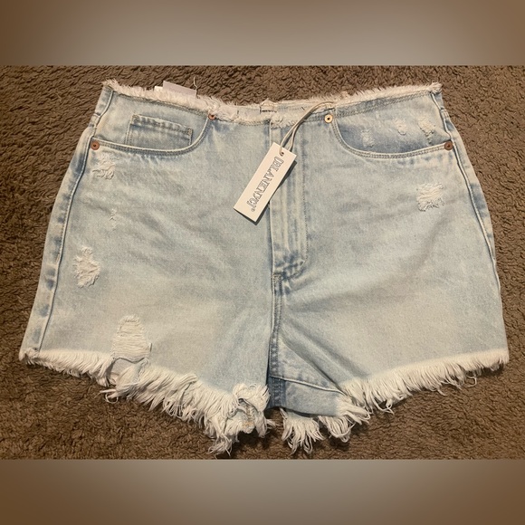 Blank NYC Pants - NWT- BlankNYC the barrow Vintage Highrise Jean Shorts